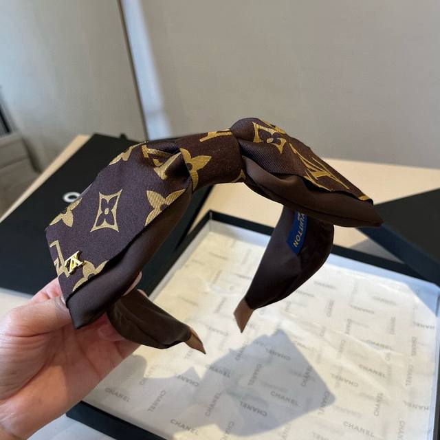 Lv Louis Vuitton old flower new style headband