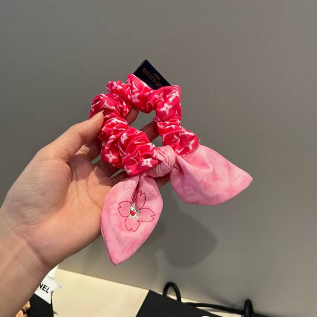 single Lv bow hair ring