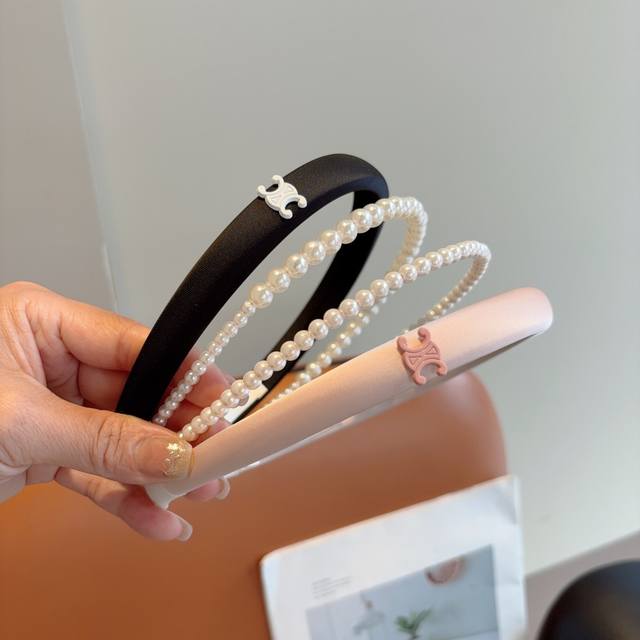 with packaging Celine's new online celebrity pearl headband, comfortable to wear