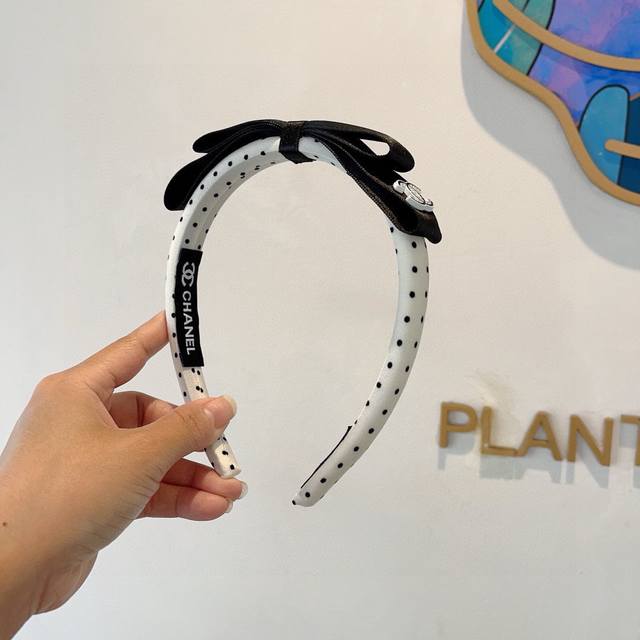with packaging Chanel Chanel's new small Chanel high skull top small polka dot n