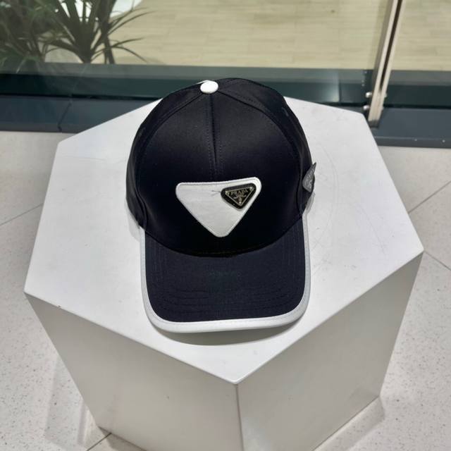 Prada spring and summer big brand baseball cap, new models are shipped, big bran