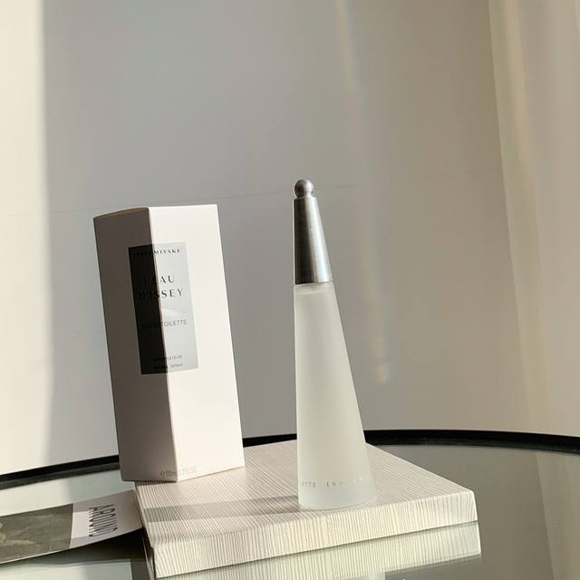 Counter quality Issey Miyake Eau de Toilette, the original meaning of clarity. S