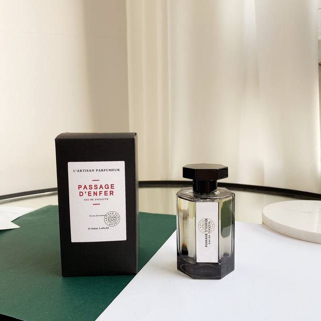 Counter quality Artisan Hades Road Fragrance: Woody Oriental Notes Attribute: Ne