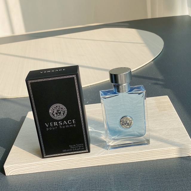 Counter quality Versace/Versace classic men's perfume of the same name, although