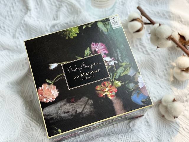 Counter quality English pear and freesia Jo Malone's reed diffuser is really a m