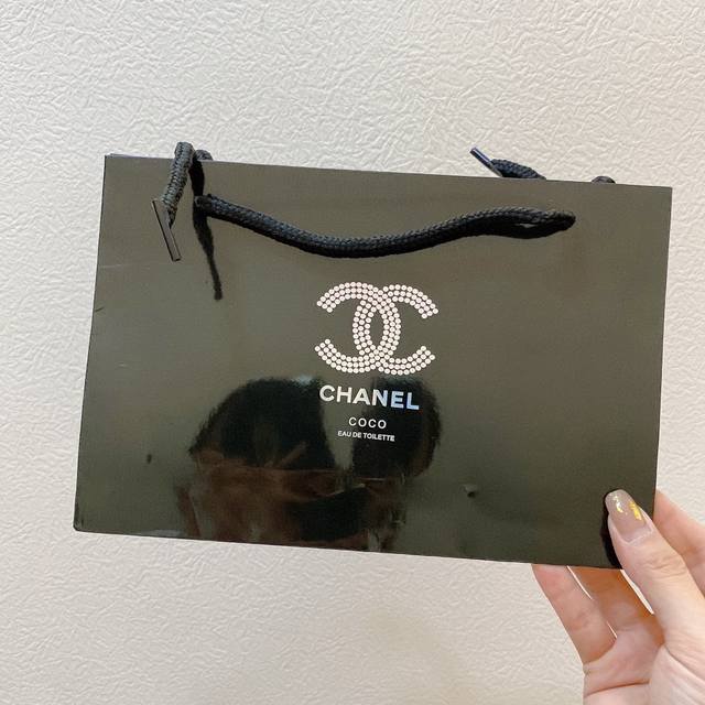 Counter quality A 5-piece set of Chanel black box sample makeup, including Pink