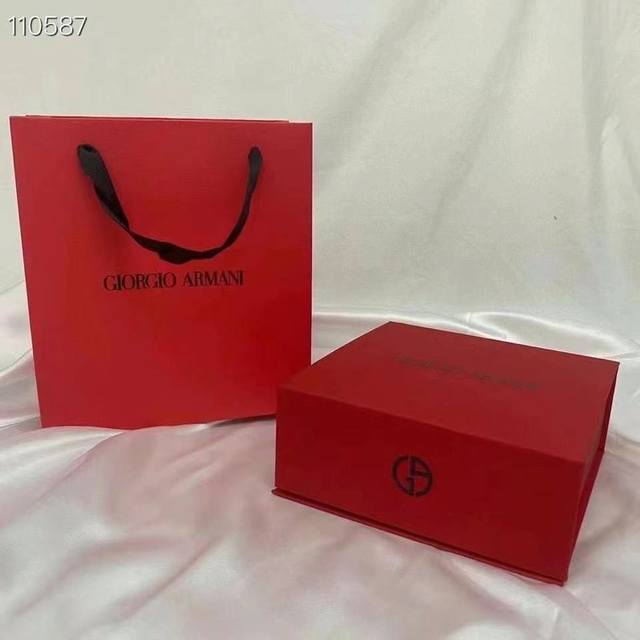 Counter quality Armani Red Love Perfume Lip Glaze Two-piece Set! Contains: Love