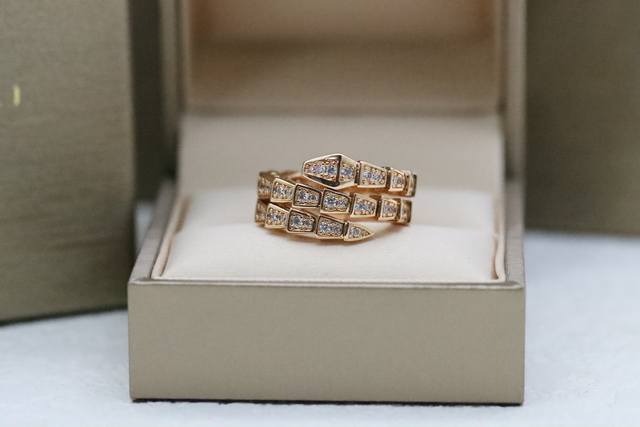Hot-selling model recommendation Bvlgari Serpenti series rose gold three-circle