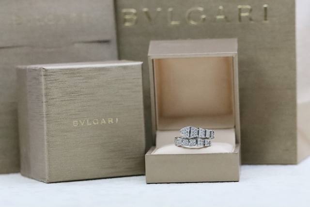 Hot-selling model recommendation Bvlgari Serpenti series wide version full diamo