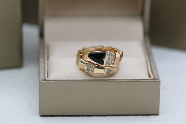Hot-selling model recommendation Bvlgari Serpenti series black agate diamond sna