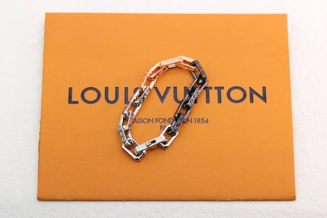 Hot-selling model recommendation Louis Vuitton rose gold, silver and black three