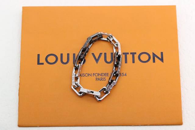 Hot-selling model recommendation Louis Vuitton silver and black splicing tempere