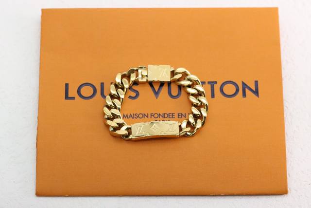 Hot-selling model recommendation Louis Vuitton gold square floral letter Cuban b