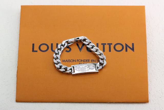 Hot-selling model recommendation Louis Vuitton NBA series basketball Cuban brace