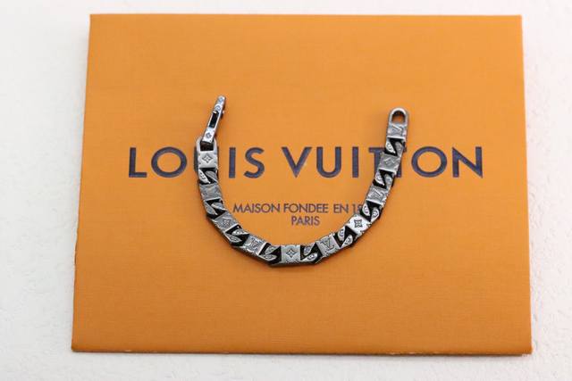 Hot-selling model recommendation Louis Vuitton black Cuban couple bracelet This