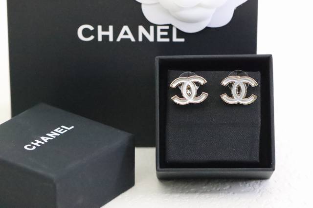 New product recommendation Chanel Chanel light gold transparent double C earring