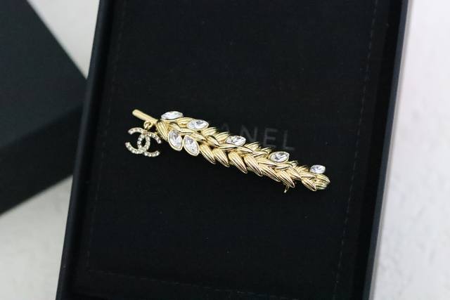 New product recommendation Chanel Golden Wheat Ear Full Diamond Double C Brooch