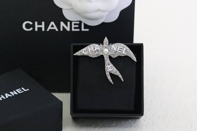 New product recommendation Chanel Silver Bird Star Double C Brooch Full diamond