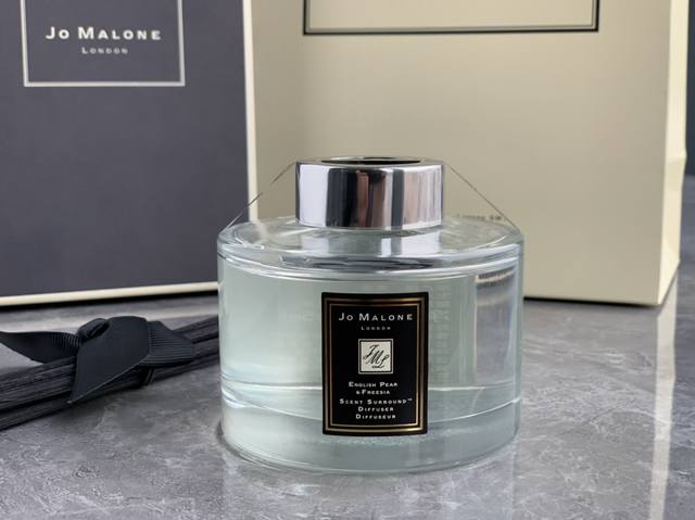 Counter quality British pear and freesia, channel goods! Life needs a sense of r