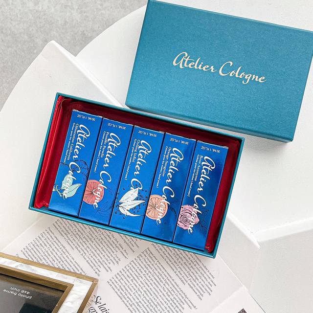 Counter quality Aulong hand cream gives a pleasant surprise. It has the same sce