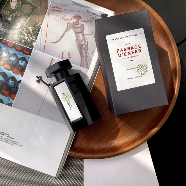 Counter quality Classic black bottle Artisan Road to the Underworld perfume Ml T