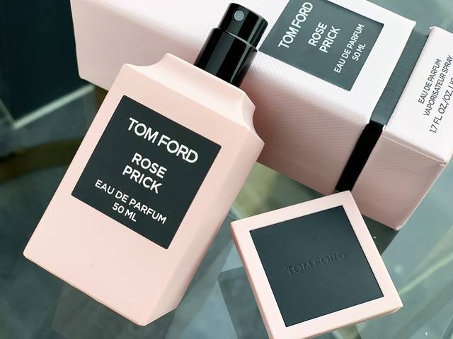 Original quality The perfume opens with spicy pepper and turmeric, stimulating t