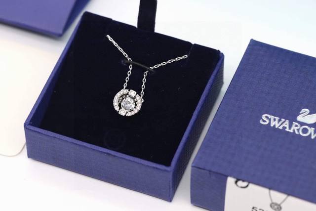 Swarovski White Gold Beating Heart Clavicle Necklace This elegant and charming s