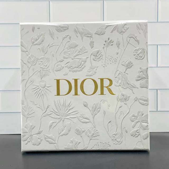 Exclusive Can be matched with gift bag + Chinese Dior Pure Sunscreen Two-piece S