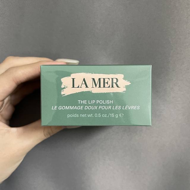 Special La Mer Lip Scrub 15G! The texture is flesh-pink scrub particles. Althoug