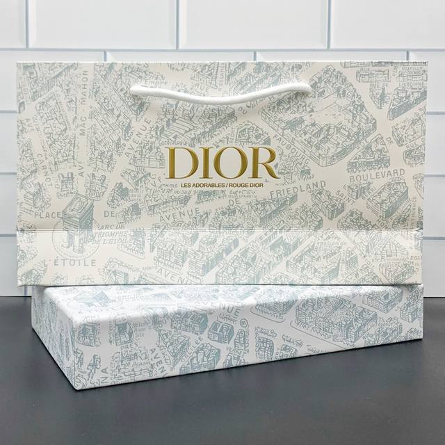 exclusive with gift bag + Chinese Dior's most popular three-piece set! Contains: