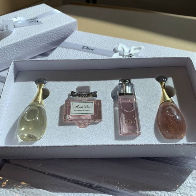 Counter quality Xiaodi perfume sample set of 4, capacity 5Ml, including J'adore