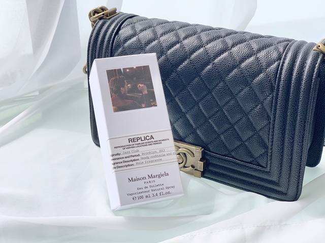Counter quality Slightly sweet and sultry | Rum scent mixed with tobacco scent M