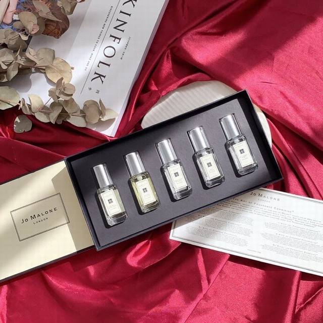 Counter quality Jo Malone perfume set of 5 The fragrances of the set are: lime +