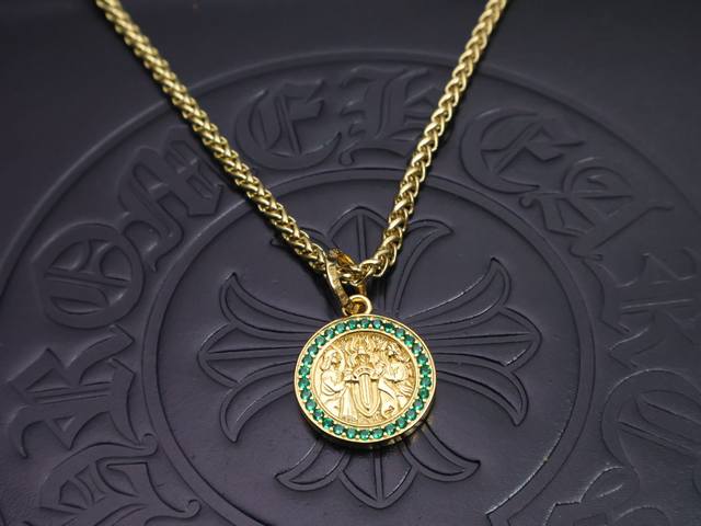 Chrome Hearts necklace, different patterns and design styles present a unique lo