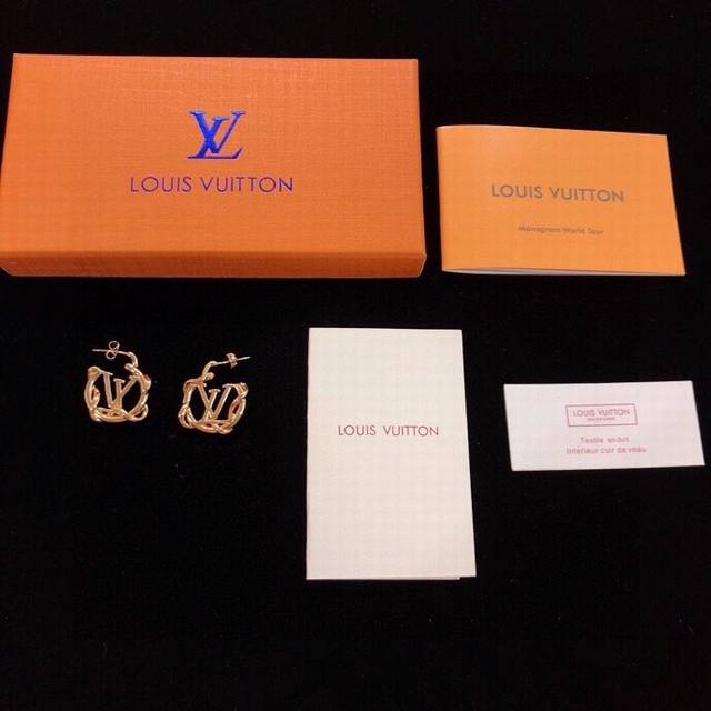 Lv earrings, professional ear plugs, classic peach heart earrings, personality b