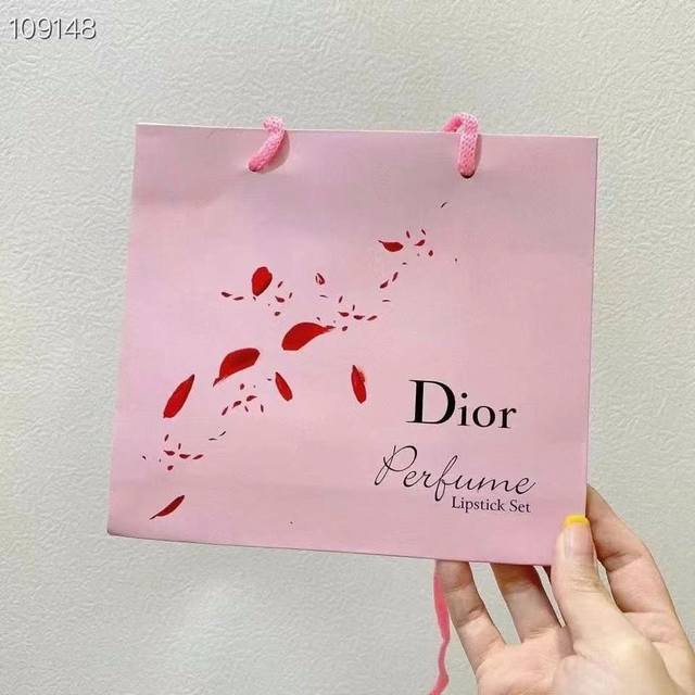 Counter quality Dior lipstick perfume sample four-piece powder box!