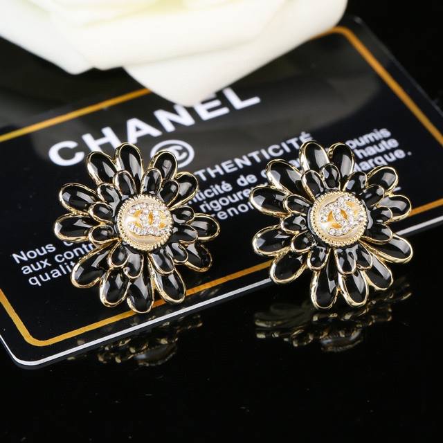Little Chanel Chanel new earrings counter synchronous new double C earrings prec