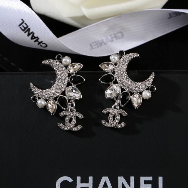 Little Chanel's new earrings are so beautiful! The new earrings are a must-have