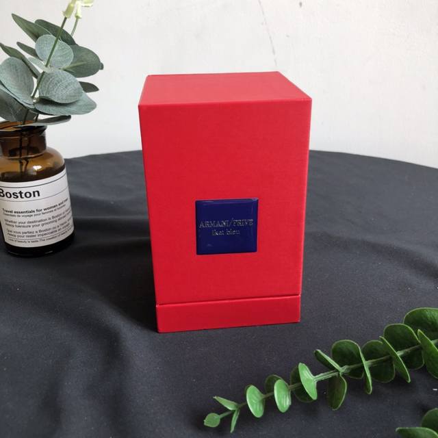 Counter quality Armani Prive Lkat Rouge Fragrance: Oriental Amber Top notes: Ber