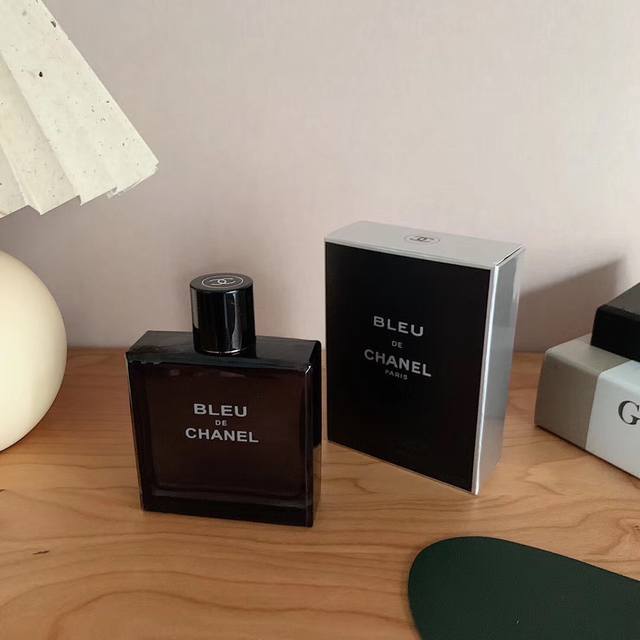 Counter quality : Azure Men's Perfume This perfume is one of the three scumbags.