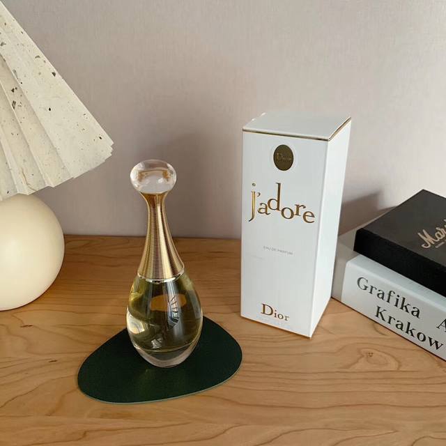Counter quality : D's J'adore perfume An evergreen model that will never disappo