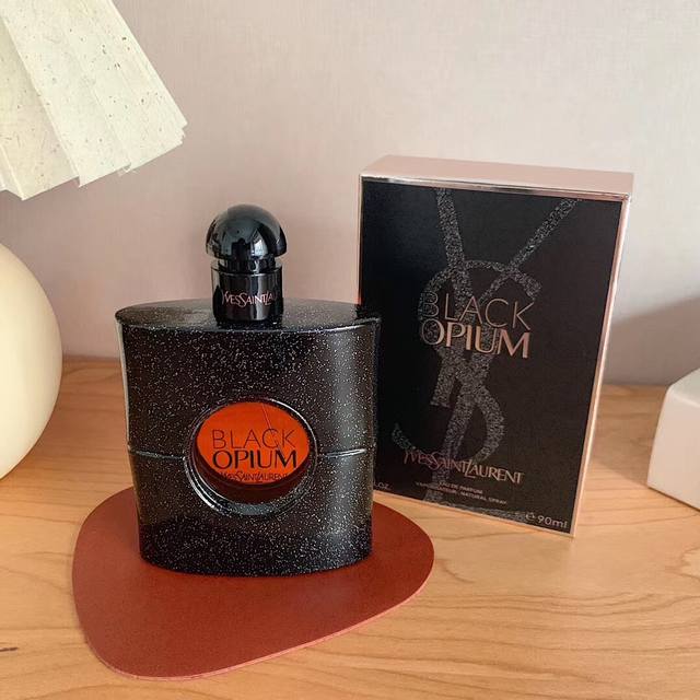 Counter quality : Ysl Black Opium perfume A woman who doesn't wear perfume has n