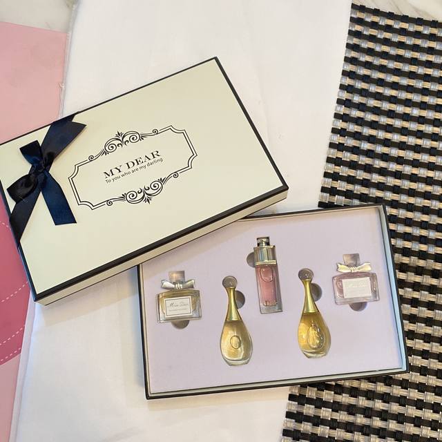 Counter quality Dior Dior hot-selling perfume sample five-piece gift box The box