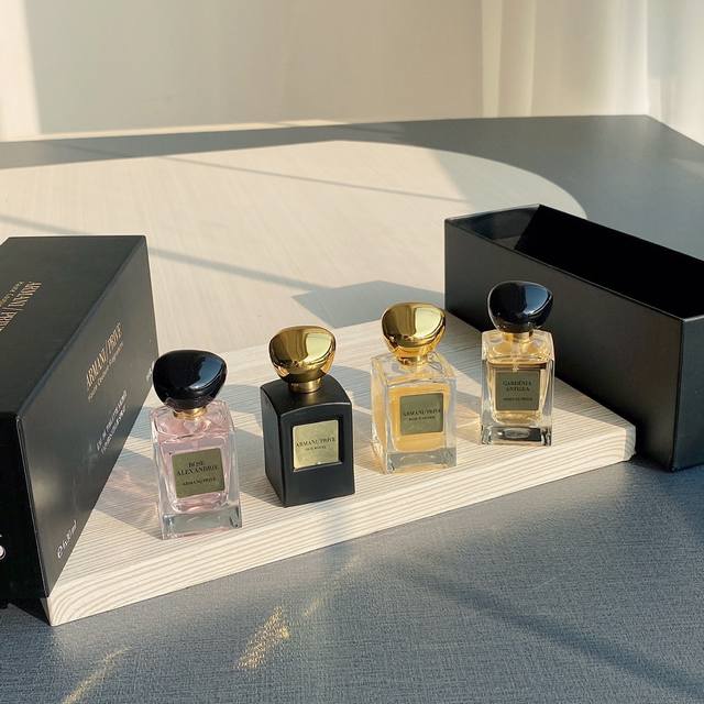 Counter quality Armani perfume, the ace of the perfume world! The set has four s
