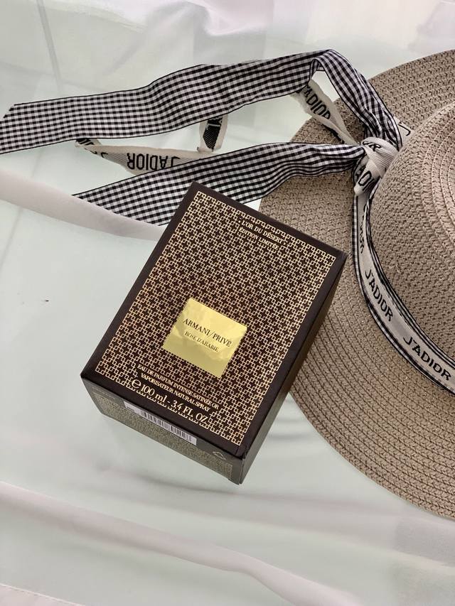 Counter quality Armani Haute Couture Series! The gilded model is really too beau