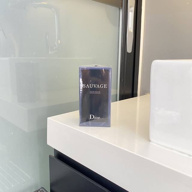 Counter quality Dior Sauvage Ml Wilderness Men's bottle cap is magnetic and auto