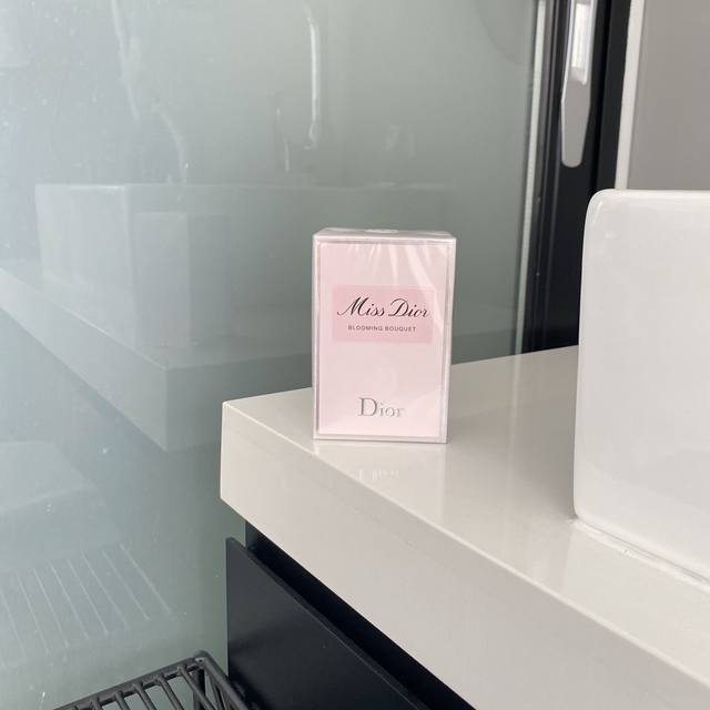 Counter quality Mldior Miss Dior Blooming Sweetheart perfume has a top note like