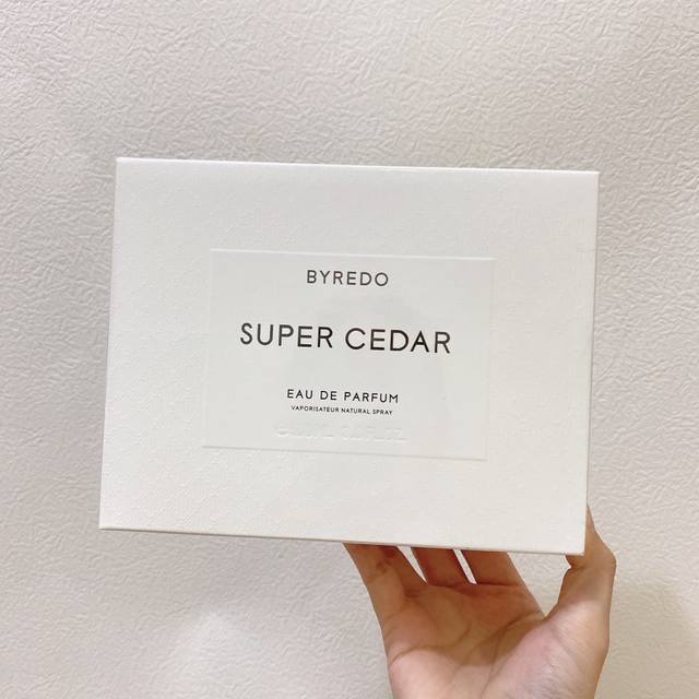 Counter quality Bairuide Perfume Super Cedar Ml is based on woody floral patchou