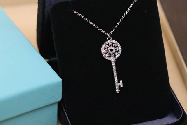 Hot-selling model recommendation Tiffany&Co. Full diamond sunflower key clavicle