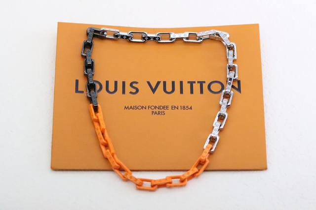 Actual photo taken Lv 19Ss orange black silver splicing quenched chain necklace